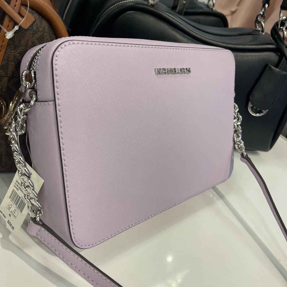 MICHAEL KORS Jet Set Large Saffiano Leather EW Crossbody Bag
Light Quartz
NWT - Picture 14 of 16